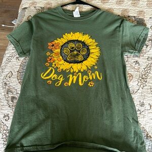 Size small “dog mom” t shirt